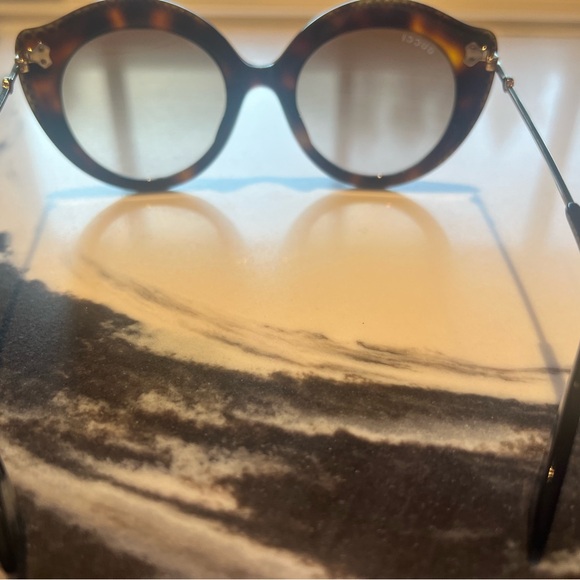Gucci Rare Brown Sunglasses with Crystal Details - Picture 6 of 7